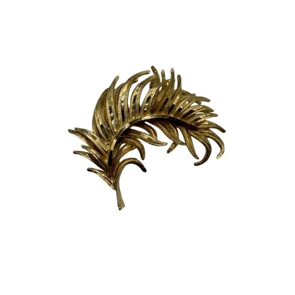 BSK Vintage Gold Tone Textured Leaf Feather Brooch Pin Mid Century Jewelry